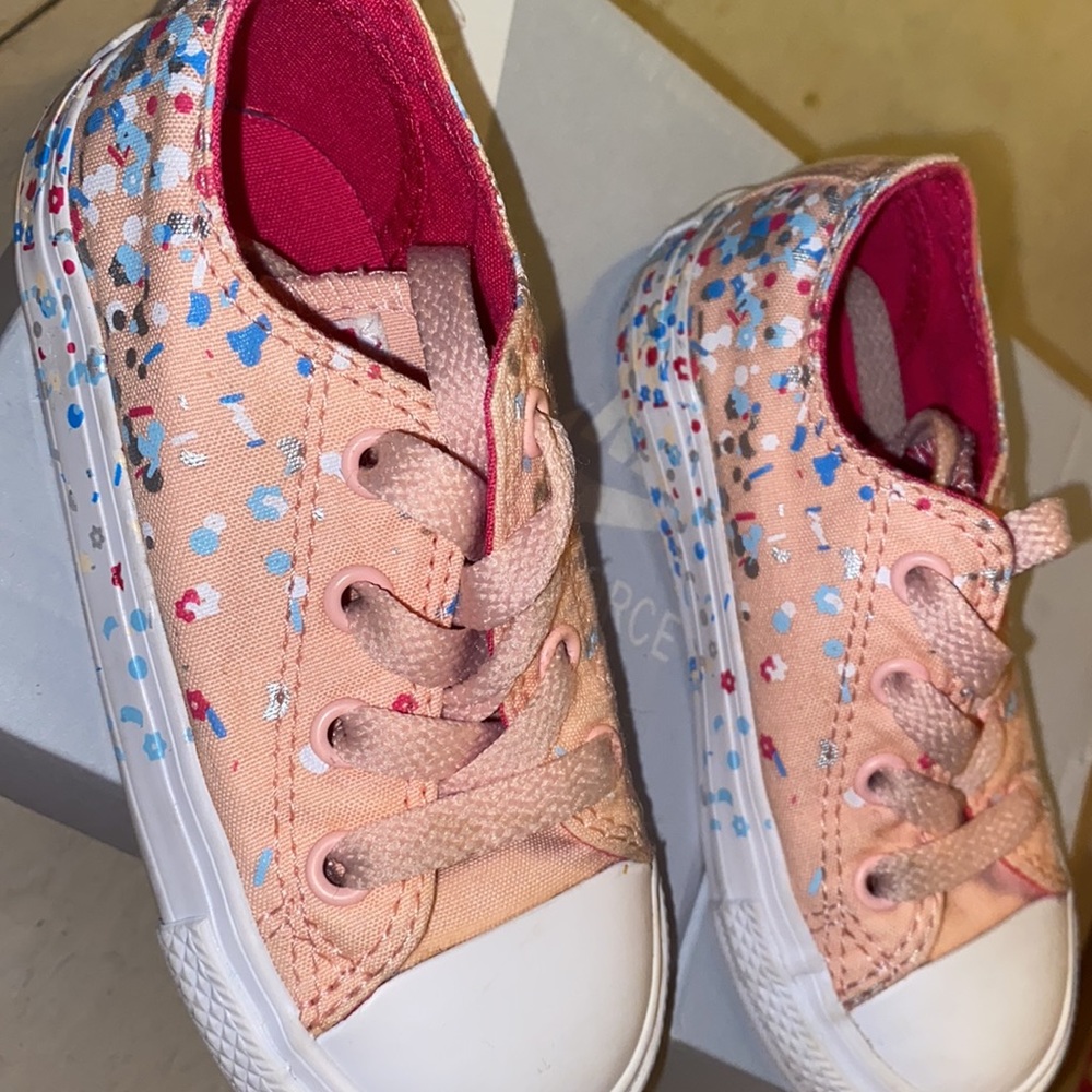 Converse - Picture 2 of 2